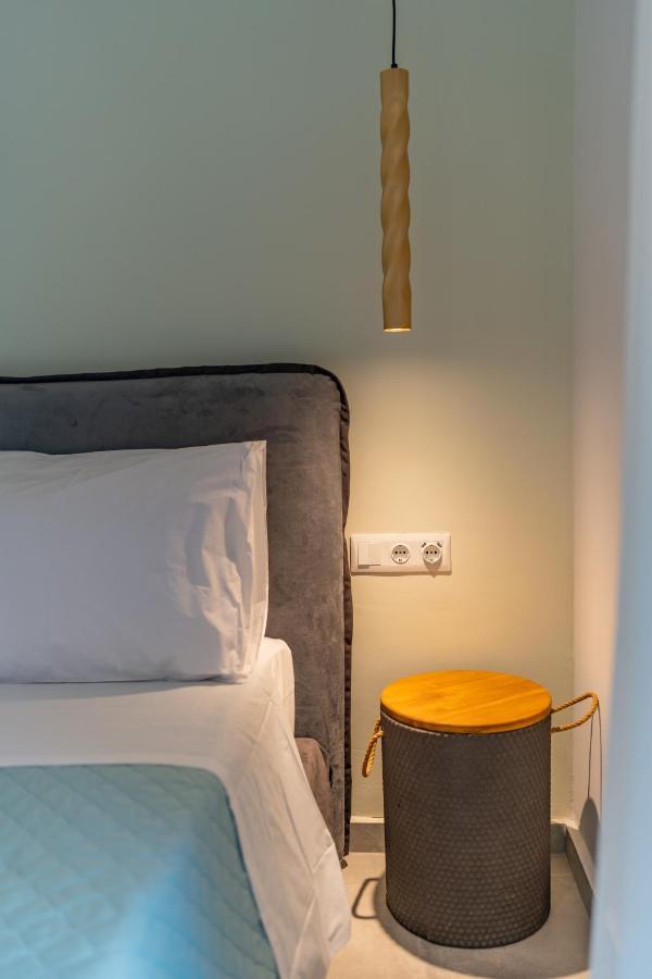 Appartement And *